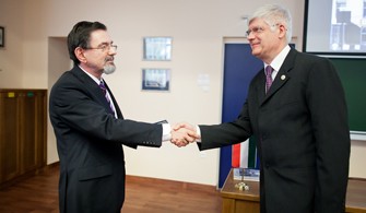 Átadták a Szemklinika felújított épületét
